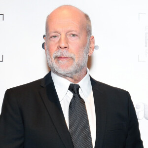 Figure incontournable du 7ème art américain, Bruce Willis a toutefois pris sa retraite en raison de ses soucis de santé.
Bruce Willis à la 2ème soirée annuelle Luminere Award de M. Night Shyamalan au 26ème Festival du Film de Philadelphie.