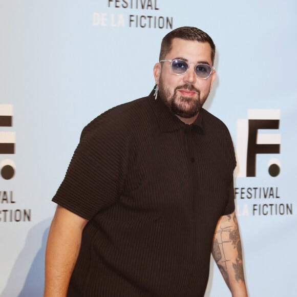 Artus (Victor-Artus Solaro) au photocall de la cérémonie de clôture de la 24ème édition du Festival de la Fiction TV de La Rochelle, France, le 17 septembre. © Patrick Bernard/Bestimage 