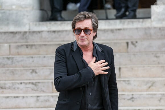 Thomas Dutronc - Sortie des obsèques de l'auteure-compositrice-interprète et actrice française Françoise Hardy au crématorium du cimetière du Père-Lachaise à Paris, France, le 20 juin 2024. © Jacovides-Moreau/Bestimage