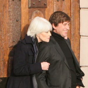 Exclusif - Françoise Hardy et son fils Thomas Dutronc se baladent le long des quais de l'Île Saint-Louis à Paris, France, le 2 novembre 2016.