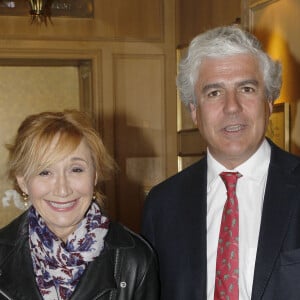 



Marie-Anne Chazel et son compagnon Philippe Raffard - déjeuner à la Tour d'Argent pour les 30 ans de la "Renaissance" du Château St Pierre et les 430 ans de la Tour d'Argent.












