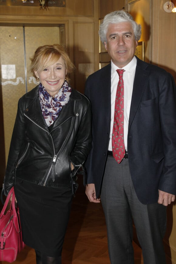 



Marie-Anne Chazel et son compagnon Philippe Raffard - déjeuner à la Tour d'Argent pour les 30 ans de la "Renaissance" du Château St Pierre et les 430 ans de la Tour d'Argent.












