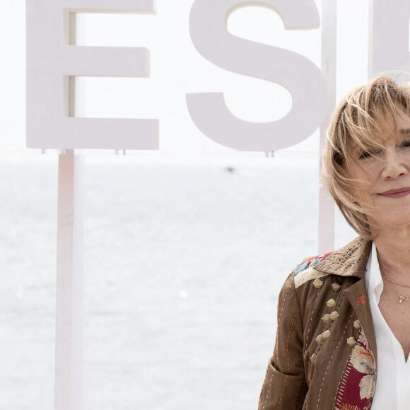 Marie-Anne Chazel assiste au Photocall de Brocéliande lors du 7ème Festival International de Cannes le 07 avril 2024 à Cannes, France. Photo par David NIVIERE/ABACAPRESS.COM