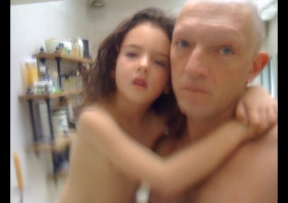 Même son de cloche pour Vincent Cassel : "Joyeux anniversaire mon amour adoré. Cela fait 20 ans aujourd'hui que tu m'as transformé en père heureux et fier. Je t'aime plus que tout".
Vincent Cassel et sa fille aînée Deva Cassel mis à l'honneur sur Instagram.
(Capture d'écran)