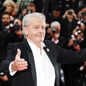 Alain Delon ne voulait pas d'hommage national
Alain Delon - Montée des marches du film "A Hidden Life" lors du 72ème Festival International du Film de Cannes © Denis Guignebourg/Bestimage