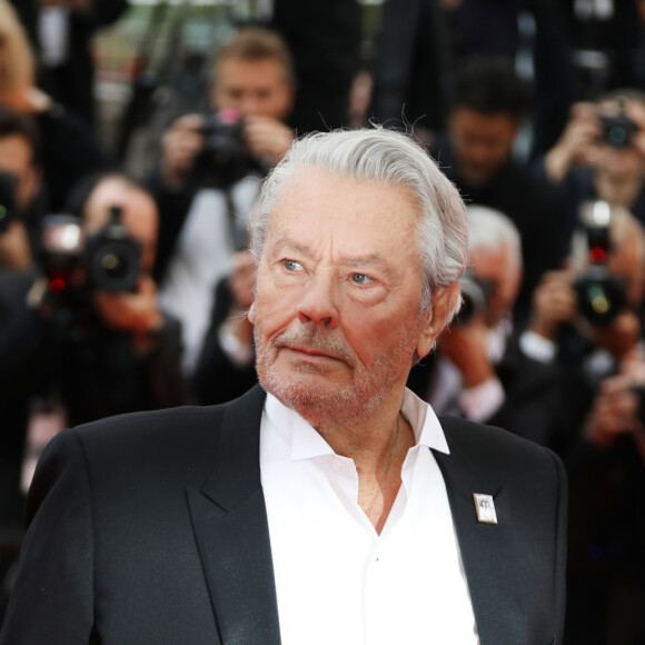 Un ciné concert symphonique sera également organisé le 8 novembre prochain, jour de l'anniversaire d'Alain Delon
Alain Delon - Montée des marches du film "A Hidden Life" lors du 72ème Festival International du Film de Cannes, le 19 mai 2019. © Denis Guignebourg/Bestimage