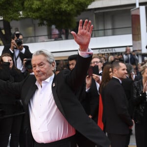 Alain Delon - Montée des marches du film "A Hidden Life" lors du 72ème Festival International du Film de Cannes, le 19 mai 2019.