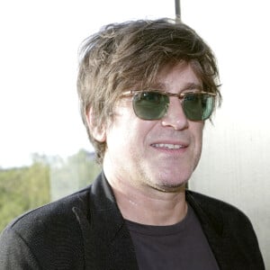 Interrogé par le "Figaro", Thomas Dutronc a précisé qu'il rencontrait des "problèmes juridiques et notariaux".
Thomas Dutronc - 2ème édition du Prix Gotlib lors du Festival du Livre de Paris 2024 le 13 janvier 2024. © Cedric Perrin / Bestimage