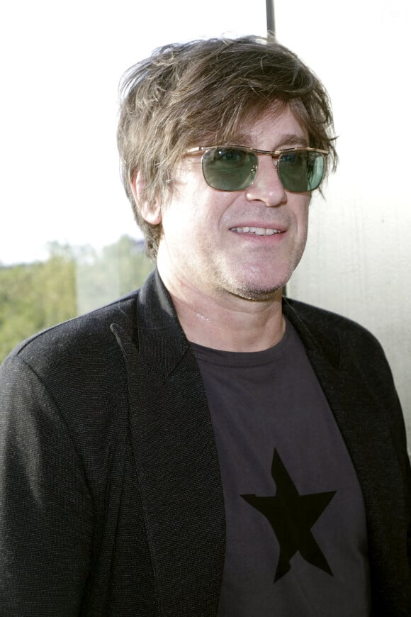 Interrogé par le "Figaro", Thomas Dutronc a précisé qu'il rencontrait des "problèmes juridiques et notariaux".
Thomas Dutronc - 2ème édition du Prix Gotlib lors du Festival du Livre de Paris 2024 le 13 janvier 2024. © Cedric Perrin / Bestimage