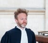 "Il n'y a pas de blessures, il y a des marques", précise Antoine Vey
 
L'avocat Antoine Vey - Procès en appel du volet financier de l'affaire de Karachi s'ouvre à Paris, France, le 3 juin 2024, trente ans après les faits et quatre années après la condamnation de six prévenus, accusés d'avoir profité de contrats d'armement pour financer la campagne présidentielle d'Edouard Balladur en 1995. © Christophe Clovis/Bestimage