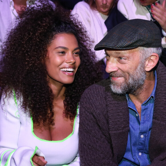 Car quelques heures après la cérémonie 
Vincent Cassel et sa femme Tina Kunakey lors du "Etam Live Show 2018" aux Beaux-Arts à Paris, le 25 septembre 2018