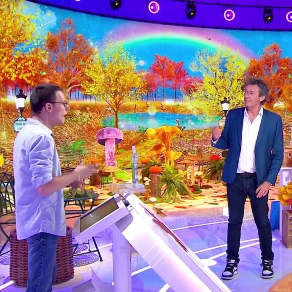 Il est revenu sur le moment où Emilien a été sur le point de décrocher sa 13e étoile mystérieuse aux "12 coups de midi"
Emilien et Jean-Luc Reichmann sur le plateau des "12 coups de midi"