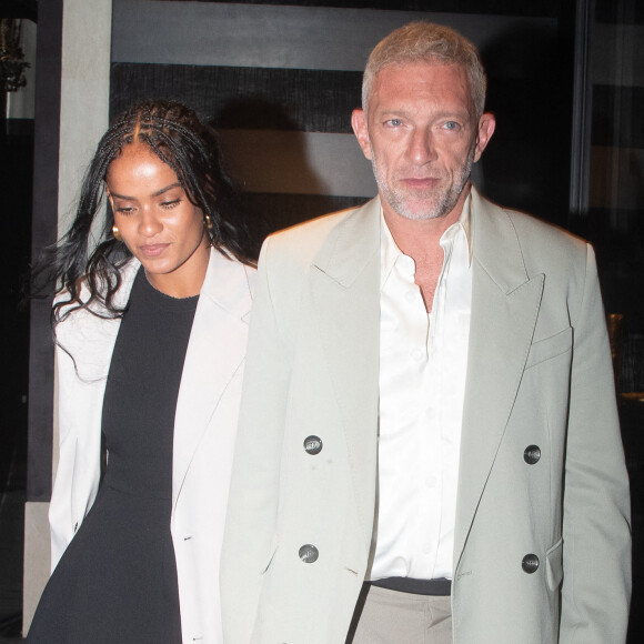 Vincent Cassel et sa compagne Narah Baptista à la sortie d'un dîner à l'hôtel "Costes" lors de la Fashion Week de Paris (PFW), le 18 janvier 2024. 