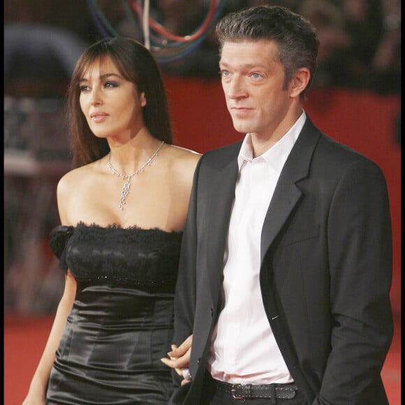 Avant elle, le fils de Jean-Pierre Cassel a été mariée à Monica Bellucci qui lui a donné deux filles : Deva et Léonie.
Monica Bellucci et Vincent Cassel - Première du film "L'UOMO CHE AMA" à Rome pour le 3ème festival international du film.