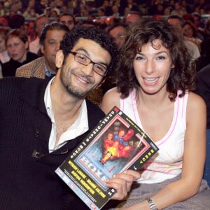 Joyeux anniversaire Anne Depétrini !
L'humoriste français Ramzy Bedia et son ex-compagne Anne de Petrini assistent au championnat du monde de boxe poids mouche (Brahim Asloum vs. Noel Arambulet) qui se tient au Palais Omnisport de Bercy à Paris.