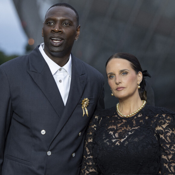 Omar Sy et sa Helene (bijoux Tasaki) - Photocall du dîner "Prelude pour les JO" à la Fondation Vuitton à Paris, France, le 25 juillet 2024. © Olivier Borde/Bestimage 