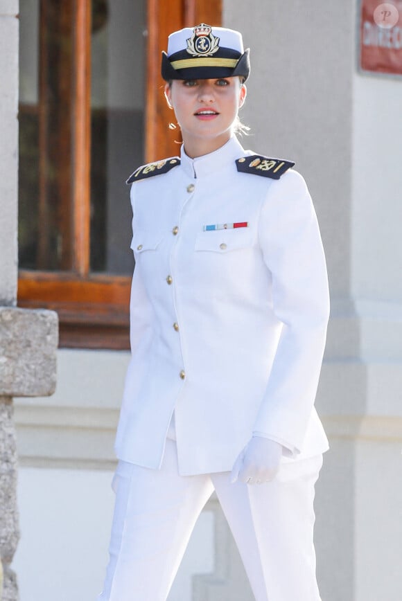 Elle fêtera ses 19 ans le 31 octobre 2024
La princesse héritière Leonor, arrivée à l'Académie navale "Escuela Naval Militar" à Marin, Espagne, 29 août 2024. 