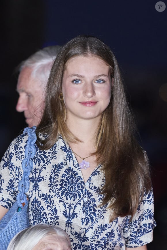 La princesse Leonor - La famille royale d'Espagne à son arrivée au restaurant Mia pour dîner pendant leurs vacances d'été à Majorque. Le 4 août 2024 © Jack Abuin / Zuma Press / Bestimage