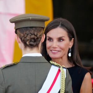 Le roi Felipe VI, la reine Letizia et la princesse héritière Leonor assistent à la remise des bureaux royaux d'emploi à l'École militaire navale le 16 juillet 2024 à Marin, en Espagne. Lalo Yasky/Bestimage