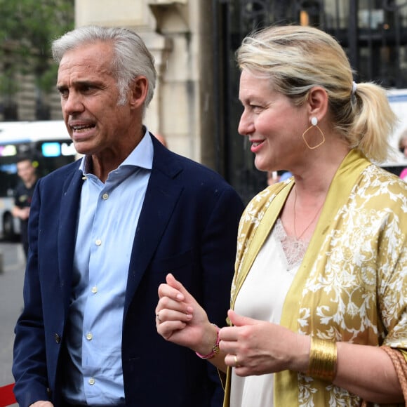 Paul a exprimé son souhait de protéger leurs trois fils, Victor, Alessandro et Giacomo
Paul Belmondo et sa femme Luana - Mariage de Claude Lelouch à la mairie du 18ème à Paris. 