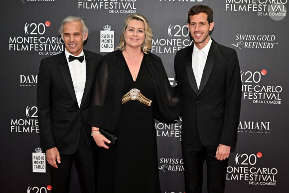 Paul, Luana et Victor Belmondo durant la soirée de clôture du 20eme Monte Carlo Film Festival de la Comédie, au Grimaldi Forum à Monaco. Le 29 avril 2023. © Bruno Bebert / Bestimage 