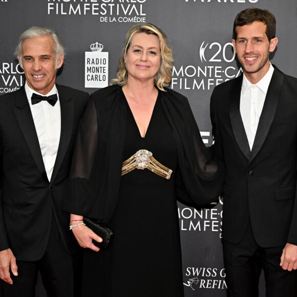 Paul, Luana et Victor Belmondo durant la soirée de clôture du 20eme Monte Carlo Film Festival de la Comédie, au Grimaldi Forum à Monaco. Le 29 avril 2023. © Bruno Bebert / Bestimage 