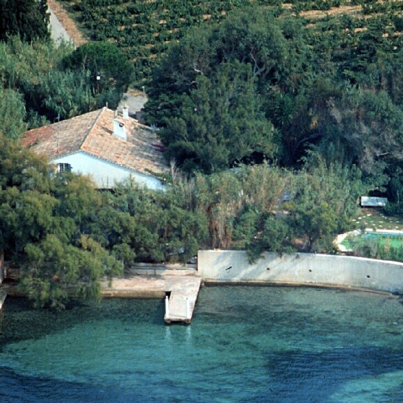 Un endroit où elle se réfugie depuis des années.
Archives - Vue aérienne de la maison de Brigitte Bardot, La Madrague, à Saint-Tropez. Le 15 juillet 2001 