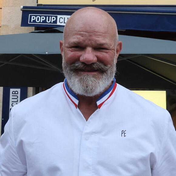 Le chef Philippe Etchebest décline son plat "Signature" en mode street food au sein du Pop Up Club à Bordeaux. © Fabien Cottereau / Bestimage