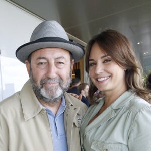 Exclusif - Kad Merad et sa femme Julia Vignali - Déjeuner dans la loge de France Télévisions lors de la Finale Hommes des Internationaux de France de Tennis de Roland Garros 2024 - Jour 15 à Paris. Le 9 Juin 2024. © Bertrand Rindoff / Bestimage 