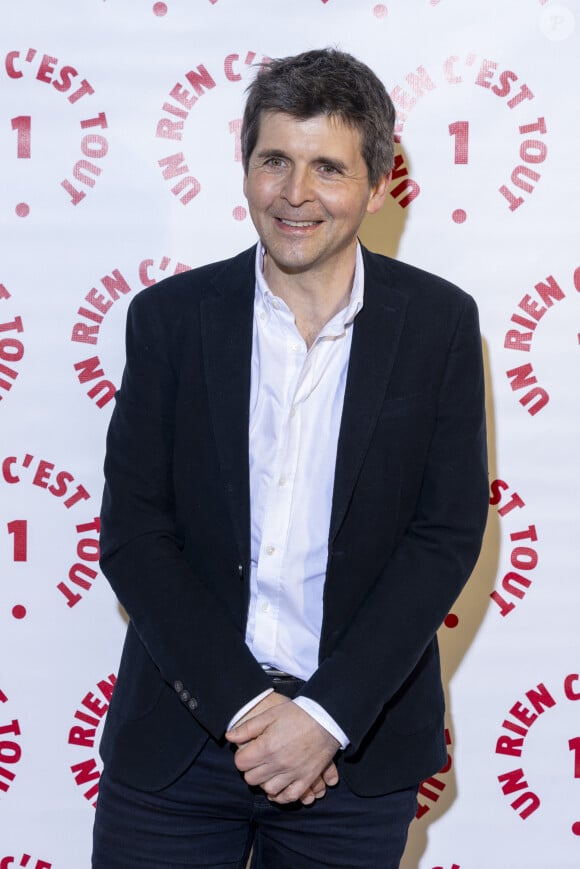 Mais elle a rapidement expliqué que c'est la matinale qui fait cela, et que ça peut arriver à tout le monde
Thomas Sotto au photocall des invités au dîner de gala de l'association "Un rien c'est tout" au musée de l'armée aux Invalides à Paris le 7 mars 2024. © Cyril Moreau / Bestimage 