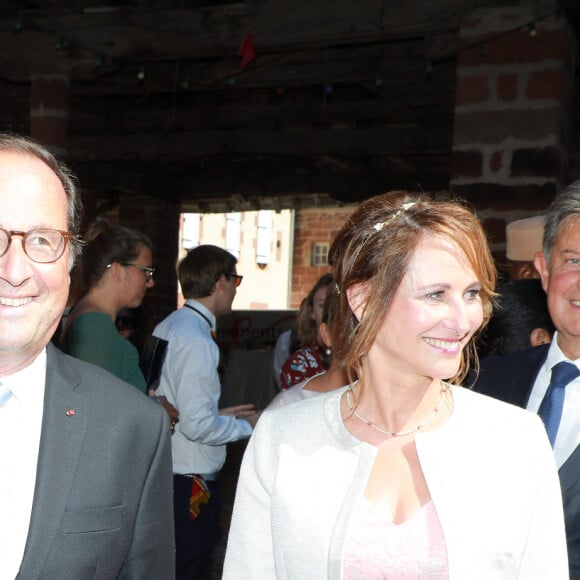 L'ancienne compagne de François Hollande est de nouveau célibataire...Meyssac le 08.09.2018 Thomas Hollande et Emilie Broussouloux se sont mariés dans le petit village de Meyssac en Corrèze en présence de leurs parents respectifs François Hollande, Ségolène Royal ainsi que Mr et Mme Broussouloux. ABACAPRESS.COM