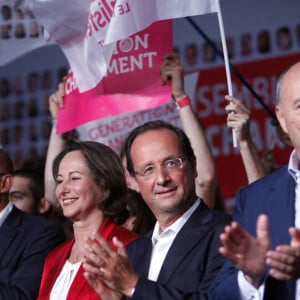 Photo d'archives datée du 28 août 2011 des candidats à la primaire socialiste Ségolène, François Hollande et Jean-Michel Baylet sont photographiés à la fin du camp d'été annuel du Parti socialiste (PS) à La Rochelle dans le sud-ouest de la France. L'ancien ministre et patron du journal La Depeche du Midi Jean-Michel Baylet a été entendu jeudi par la brigade de protection des mineurs pour viols et agressions sexuelles sur mineur, des faits prescrits qu'il conteste. Photo par Jean-Luc Luyssen/ABACAPRESS.COM