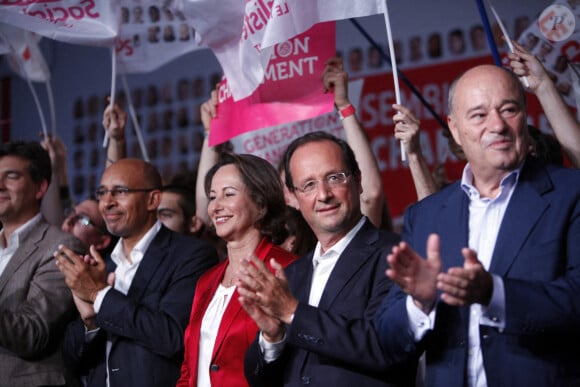 Photo d'archives datée du 28 août 2011 des candidats à la primaire socialiste Ségolène, François Hollande et Jean-Michel Baylet sont photographiés à la fin du camp d'été annuel du Parti socialiste (PS) à La Rochelle dans le sud-ouest de la France. L'ancien ministre et patron du journal La Depeche du Midi Jean-Michel Baylet a été entendu jeudi par la brigade de protection des mineurs pour viols et agressions sexuelles sur mineur, des faits prescrits qu'il conteste. Photo par Jean-Luc Luyssen/ABACAPRESS.COM