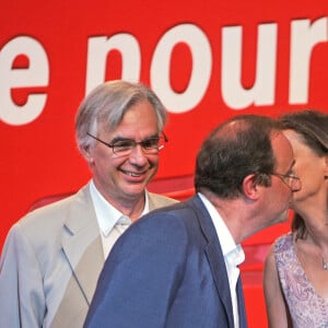 Son histoire avec Bruno Colmant, un économiste, comme l'était François Hollande...François Hollande, chef du Parti socialiste français, et son épouse, Ségolène Royal, présidente de la région Poitou-Charente, lors de l'université d'été du Parti socialiste à La Rochelle, dans l'ouest de la France, le 29 août 2004. Photo par Mousse/ABACA.