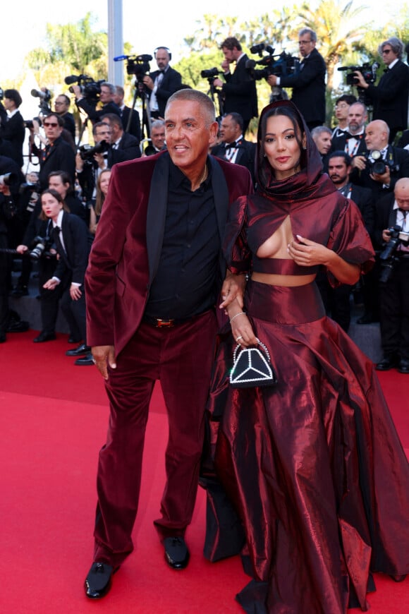 Samy Naceri et Sofia Athena - Montée des marches pour la cérémonie de clôture du 77ème Festival International du Film de Cannes au Palais des Festivals à Cannes. Le 25 mai 2024 © Jacovides-Moreau / Bestimage