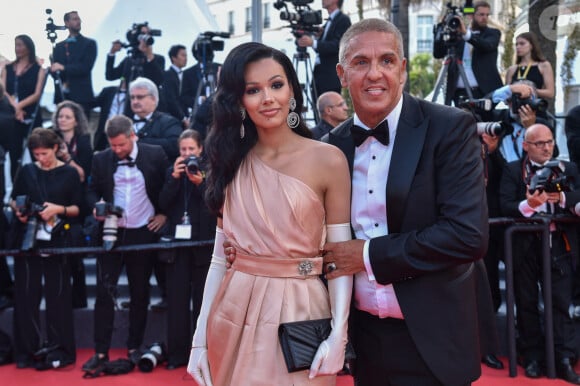 Samy Naceri et sa compagne Sofia Athéna - Montée des marches pour la cérémonie de clôture du 75ème Festival International du Film de Cannes. Le 28 mai 2022 © Giancarlo Gorassini / Bestimage