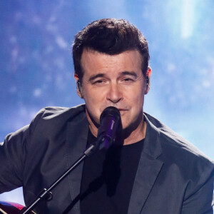 Bien que "Hélène" ait été un grand succès, Roch a ressenti une certaine frustration face à son étiquette de "chanteur d'Hélène"
Roch Voisine, idole d'enfance de Faustine Bollaert, vient la surprendre au cours de l'émission - Surprises - Enregistrement de l'émission "La boîte à secrets N°18", présentée par F.Bollaert © Christophe Clovis / Bestimage 