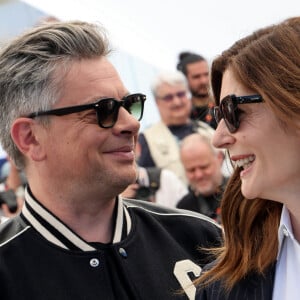 Benjamin Biolay et Chiara Mastroianni - Photocall du film "Marcello Mio" (Compétition) lors du 77ème Festival International du Film de Cannes (14 - 25 mai 2024), le 22 mai 2024. © Jacovides / Moreau / Bestimage 