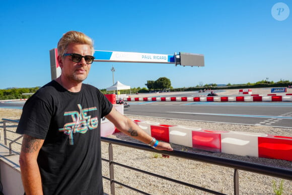 Exclusif - Benjamin Biolay lors du marathon Karting Jules Bianchi (jour 1) au circuit Paul Ricard au Castellet, France, le 6 septembre 2024. © Anne-Sophie Guebey via Bestimage