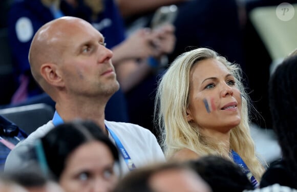 Pourtant tout avait si bien commencé avec son compagnon Matthieu.
Laurence Auzière-Jourdan et son compagnon Matthieu Graffensttaden - Les célébrités en tribunes pendant l'épreuve de basketball de Demi-Finale opposant les Etats-Unis à la Serbie lors des Jeux Olympiques de Paris 2024 (JO) à l'Arena Bercy, à Paris, France, le 8 août 2024. © Jacovides-Perusseau/Bestimage