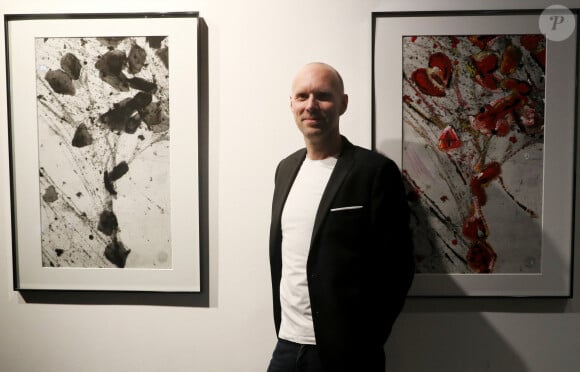 Exclusif - L'artiste Matthieu compagnon de Laurence Auzière, la fille aînée de Brigitte Macron, expose quelques toiles de ces célèbres cellules colorées au MMA, Musée Mer Marine de Bordeaux, France, le 25 mars 2023. © Patrick Bernard/Bestimage