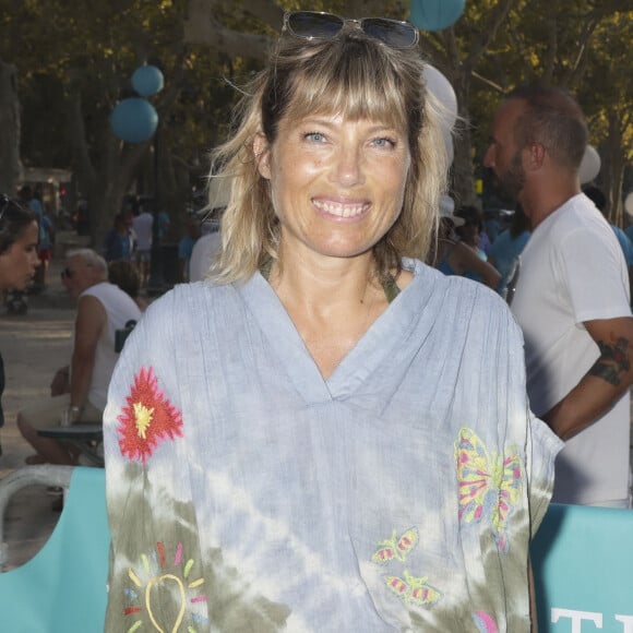 Mélanie Page est actuellement au théâtre 
Mélanie Page - People à la Pétanque Turquoise sur la Place des Lices à Saint-Tropez, au profit de l'association "Soleil d'Enfance"© Jack Tribeca / Bestimage 