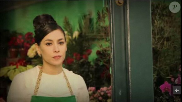 Olivia Ruiz devient une fleuriste fatale dans le clip de son single Les Crêpes aux champignons