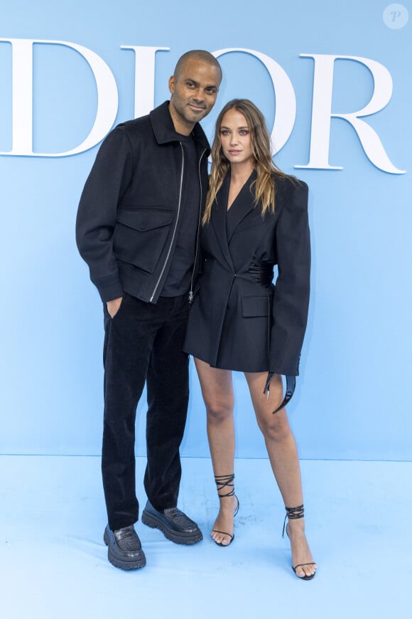 Quant à Agathe Teyssier, elle a fait l'unanimité avec sa mini-robe blazer. 
Tony Parker et sa compagne Agathe Teyssier Napoletano au photocall du défilé de mode féminine Dior printemps-été 2025 lors de la Fashion Week de Paris (PFW), à Paris, France, le 24 septembre 2024. © Olivier Borde/Bestimage 