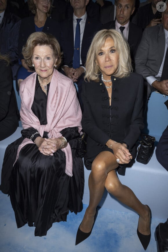 La reine Sonja de Norvège et la première dame française Brigitte Macron au Front Row du défilé de mode féminine Dior printemps-été 2025 lors de la Fashion Week de Paris (PFW), à Paris, France, le 24 septembre 2024. © Olivier Borde/Bestimage 