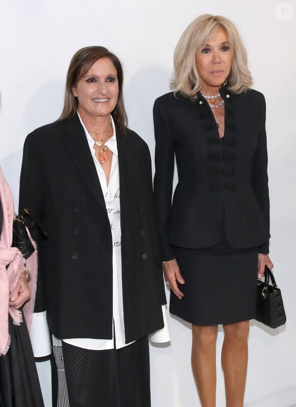 Maria Grazia Chiuri et Brigitte Macron posent Backstage à la suite du Défilé Dior, Collection Prêt-à-porter Printemps / Eté 2025 dans le cadre de la Fashion Week de Paris, France, le 24 Septembre 2024. © Bertrand Rindoff / Bestimage 