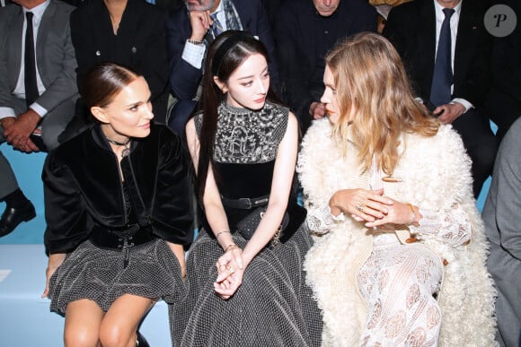 Natalie Portman, Dilraba Dilmurat et Natalia Vodianova au Défilé Dior, Collection Prêt-à-porter Printemps / Eté 2025 dans le cadre de la Fashion Week de Paris, France, le 24 Septembre 2024. © Bertrand Rindoff / Bestimage 