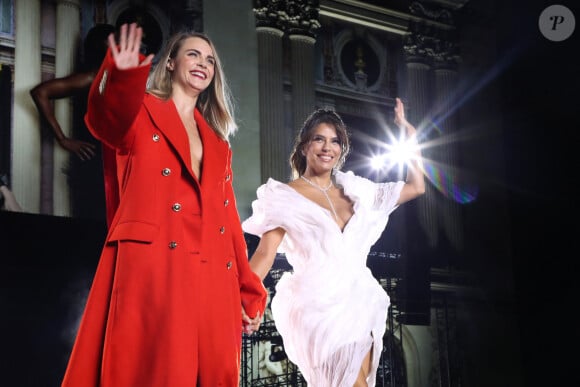 Cara Delevingne et Eva Longoria - Défilé " L'Oréal Paris – Walk Your Worth ", Collection Prêt-à-porter Printemps / Eté 2025 dans le cadre de la Fashion Week de Paris, France, le 23 Septembre 2024. © Bertrand Rindoff / Bestimage 