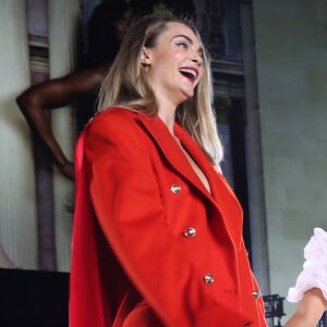 Cara Delevingne et Eva Longoria - Défilé " L'Oréal Paris – Walk Your Worth ", Collection Prêt-à-porter Printemps / Eté 2025 dans le cadre de la Fashion Week de Paris, France, le 23 Septembre 2024. © Bertrand Rindoff / Bestimage 