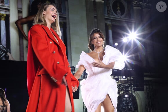 Cara Delevingne et Eva Longoria - Défilé " L'Oréal Paris – Walk Your Worth ", Collection Prêt-à-porter Printemps / Eté 2025 dans le cadre de la Fashion Week de Paris, France, le 23 Septembre 2024. © Bertrand Rindoff / Bestimage 